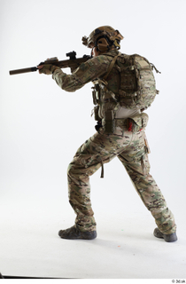 Photos Frankie Perry Army USA Recon - Poses shooting from…